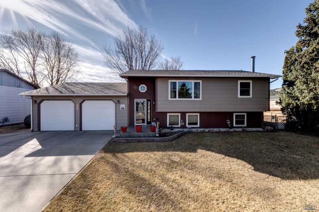 779 SEAHAWK DR, Rapid City, SD 57701