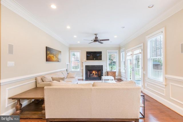 2138 PATRICK HENRY DR, Arlington, VA 22205