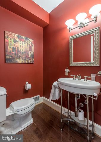 2138 PATRICK HENRY DR, Arlington, VA 22205
