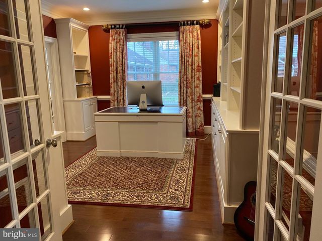 2138 PATRICK HENRY DR, Arlington, VA 22205