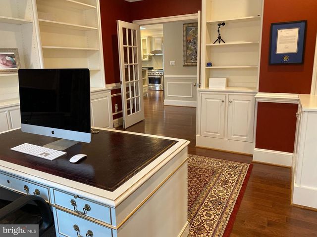 2138 PATRICK HENRY DR, Arlington, VA 22205