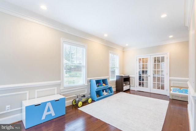 2138 PATRICK HENRY DR, Arlington, VA 22205