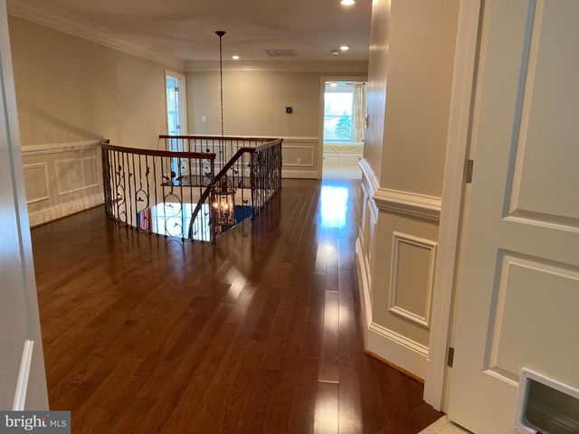 2138 PATRICK HENRY DR, Arlington, VA 22205