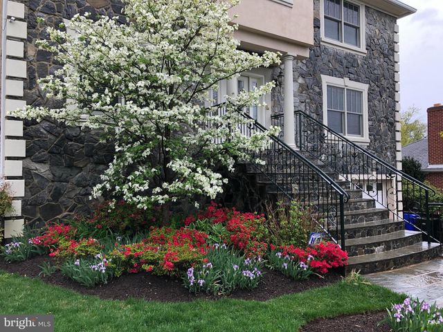 2138 PATRICK HENRY DR, Arlington, VA 22205