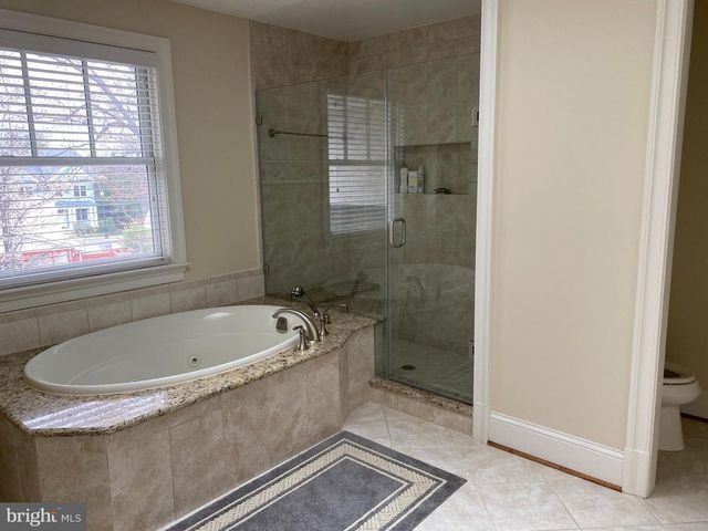 2138 PATRICK HENRY DR, Arlington, VA 22205