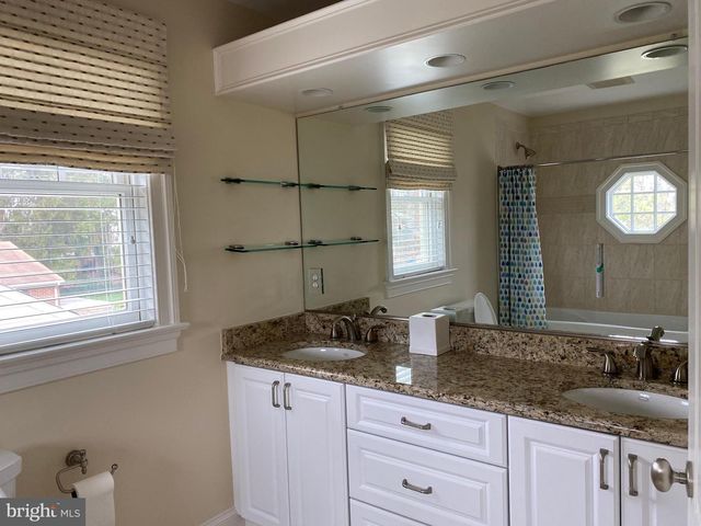 2138 PATRICK HENRY DR, Arlington, VA 22205