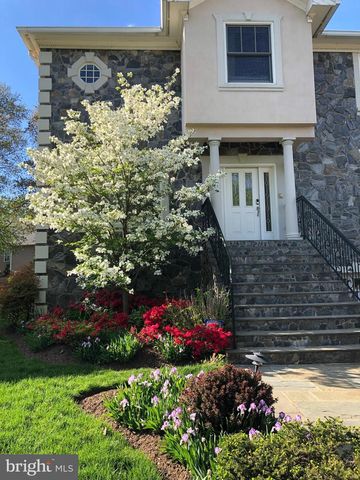 2138 PATRICK HENRY DR, Arlington, VA 22205