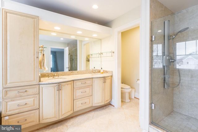 2138 PATRICK HENRY DR, Arlington, VA 22205