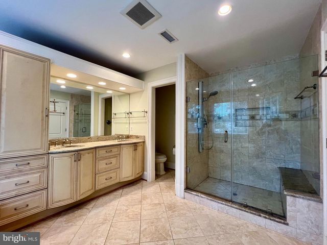 2138 PATRICK HENRY DR, Arlington, VA 22205