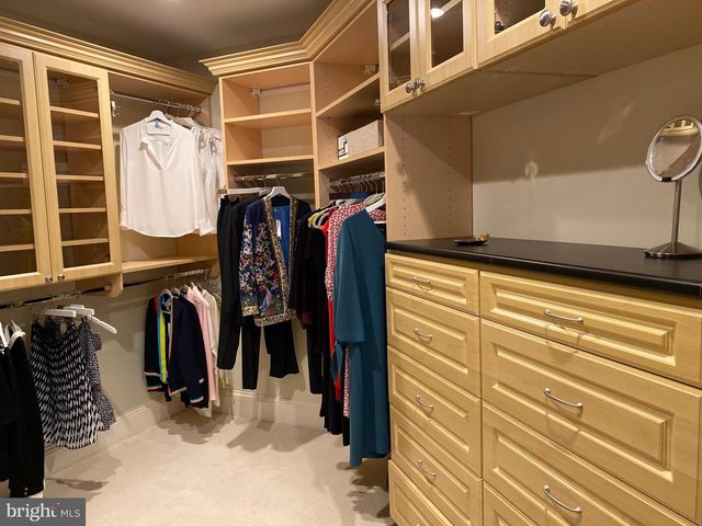 2138 PATRICK HENRY DR, Arlington, VA 22205