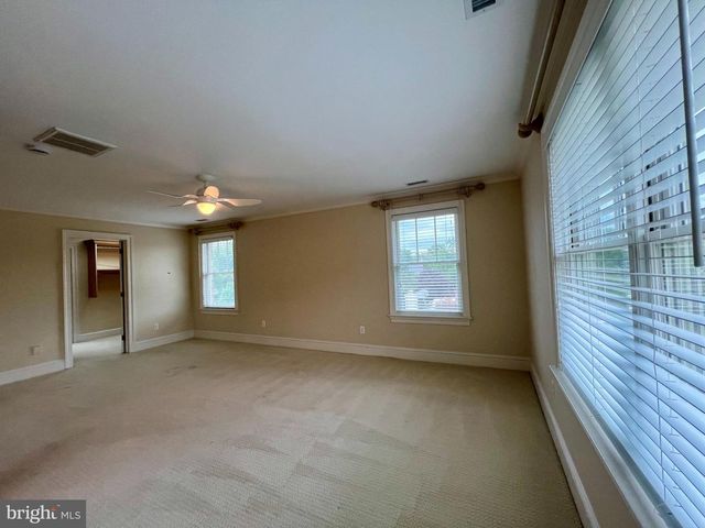2138 PATRICK HENRY DR, Arlington, VA 22205
