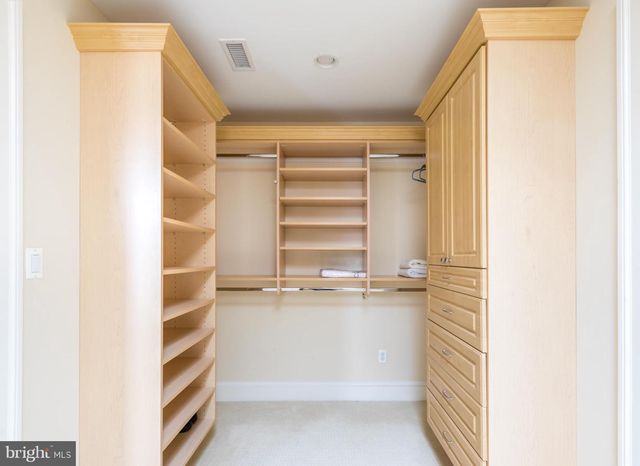 2138 PATRICK HENRY DR, Arlington, VA 22205