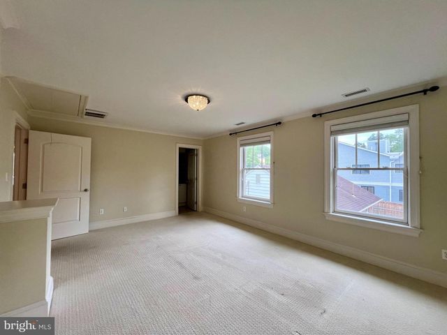 2138 PATRICK HENRY DR, Arlington, VA 22205