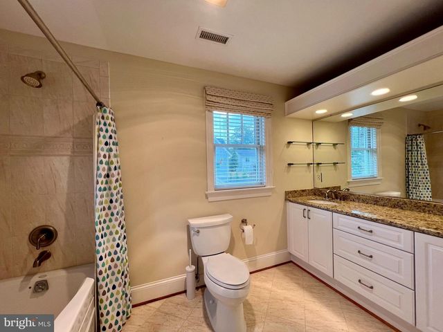 2138 PATRICK HENRY DR, Arlington, VA 22205