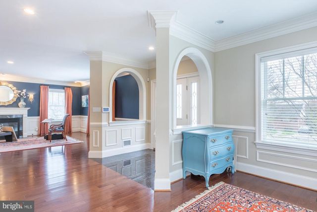 2138 PATRICK HENRY DR, Arlington, VA 22205
