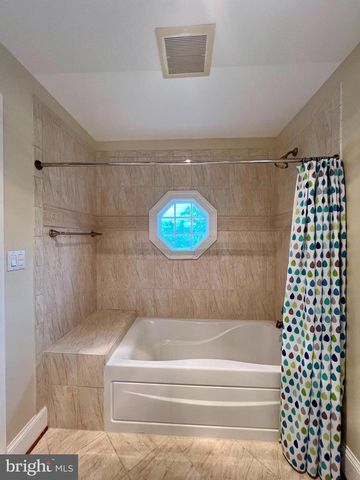 2138 PATRICK HENRY DR, Arlington, VA 22205