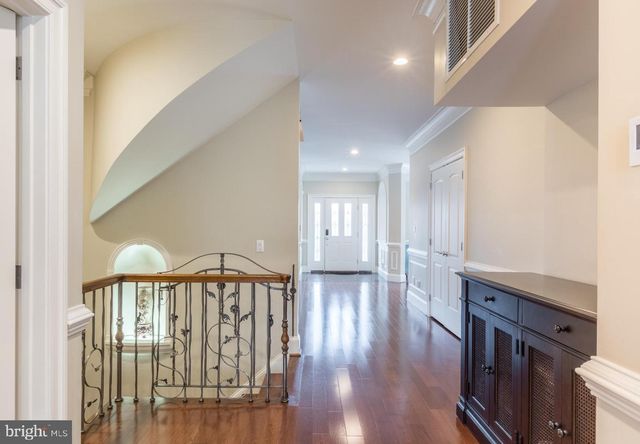2138 PATRICK HENRY DR, Arlington, VA 22205