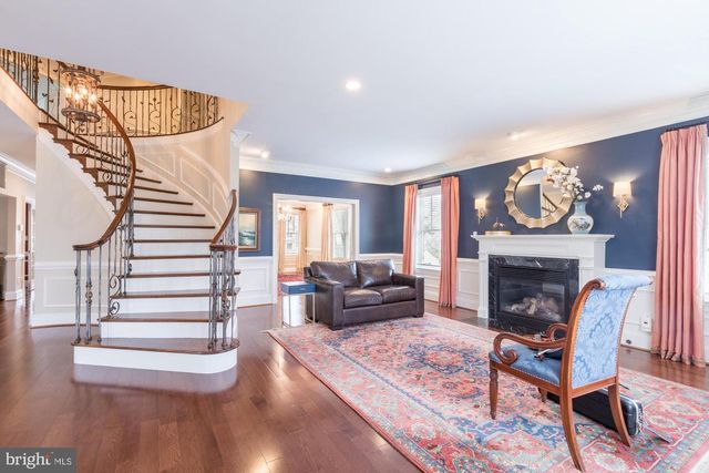 2138 PATRICK HENRY DR, Arlington, VA 22205