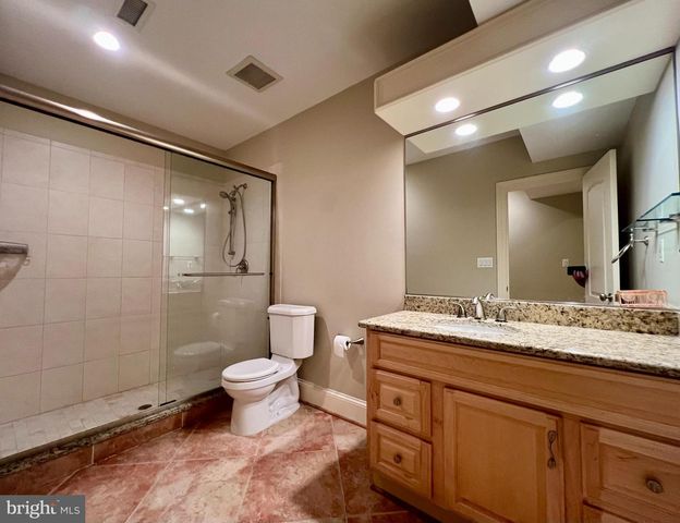 2138 PATRICK HENRY DR, Arlington, VA 22205