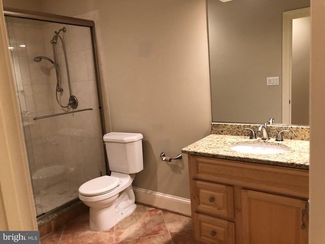 2138 PATRICK HENRY DR, Arlington, VA 22205