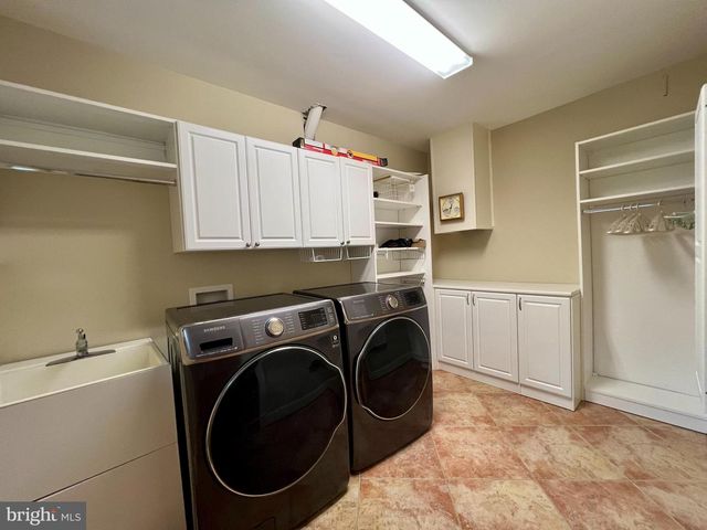 2138 PATRICK HENRY DR, Arlington, VA 22205