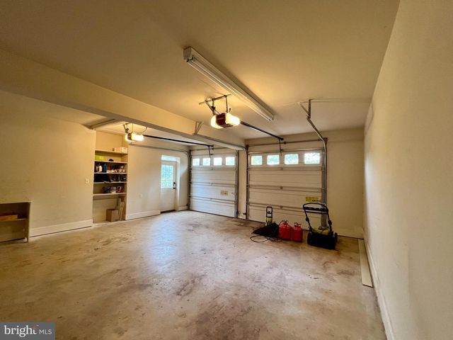 2138 PATRICK HENRY DR, Arlington, VA 22205