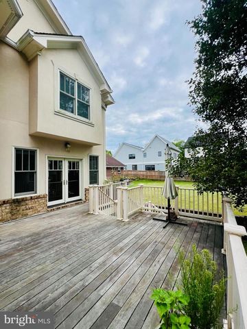 2138 PATRICK HENRY DR, Arlington, VA 22205