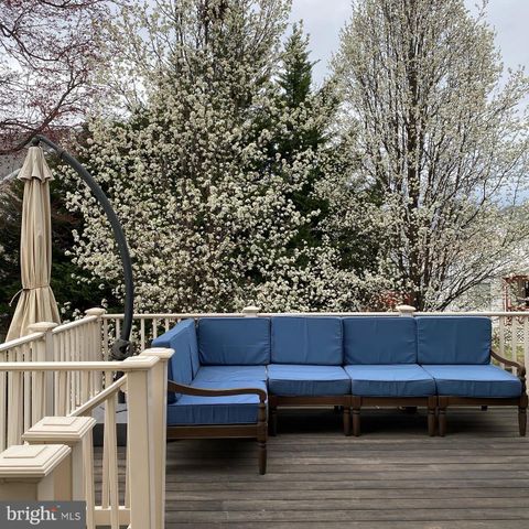 2138 PATRICK HENRY DR, Arlington, VA 22205