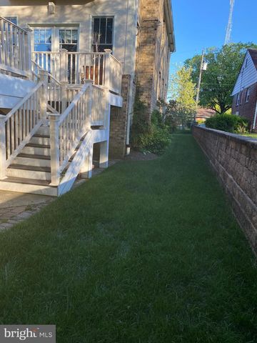 2138 PATRICK HENRY DR, Arlington, VA 22205
