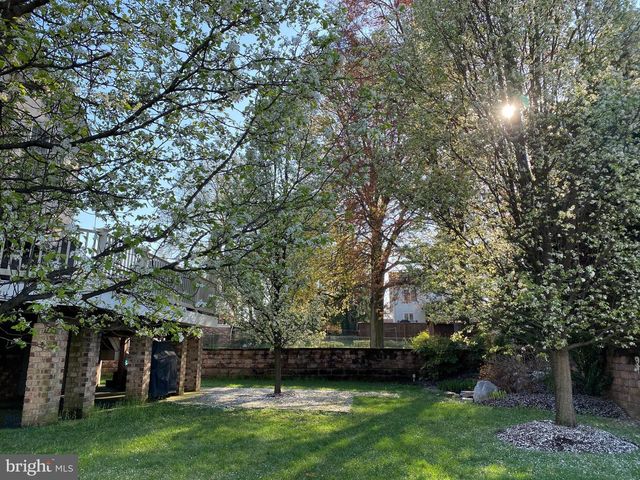 2138 PATRICK HENRY DR, Arlington, VA 22205