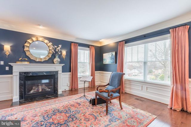 2138 PATRICK HENRY DR, Arlington, VA 22205
