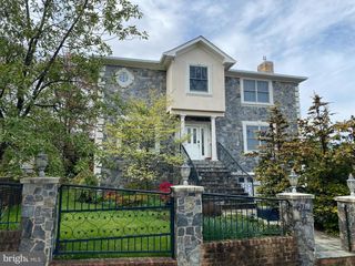 2138 PATRICK HENRY DR, Arlington, VA 22205
