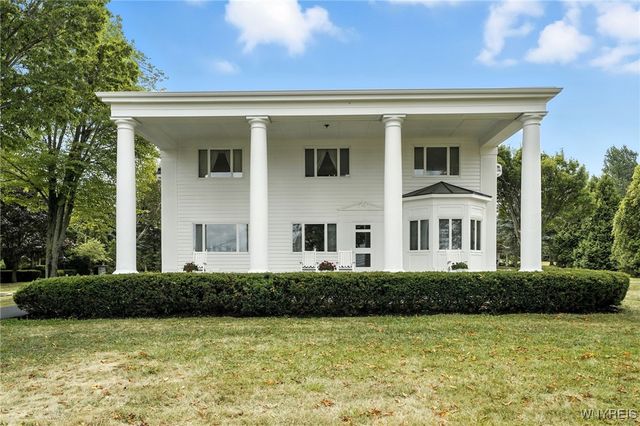 4261 Lake Shore Road, Hamburg, NY 14075