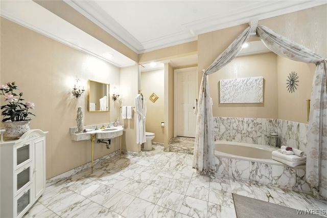 4261 Lake Shore Road, Hamburg, NY 14075