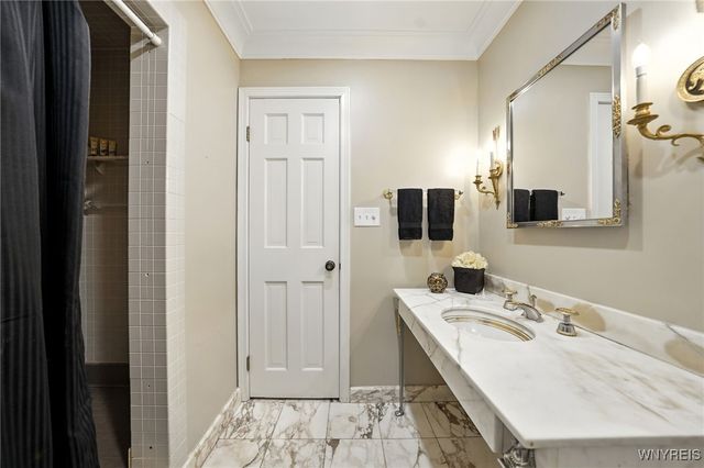 4261 Lake Shore Road, Hamburg, NY 14075