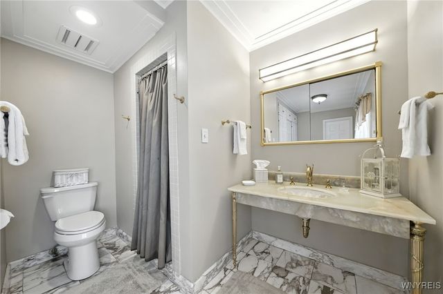 4261 Lake Shore Road, Hamburg, NY 14075