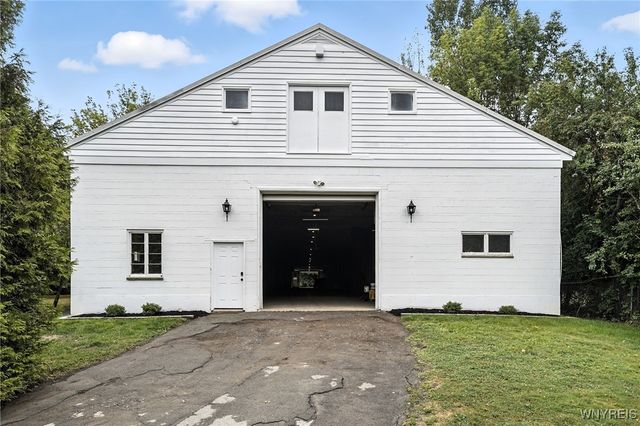 4261 Lake Shore Road, Hamburg, NY 14075