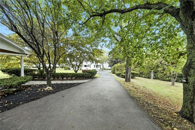 4261 Lake Shore Road, Hamburg, NY 14075