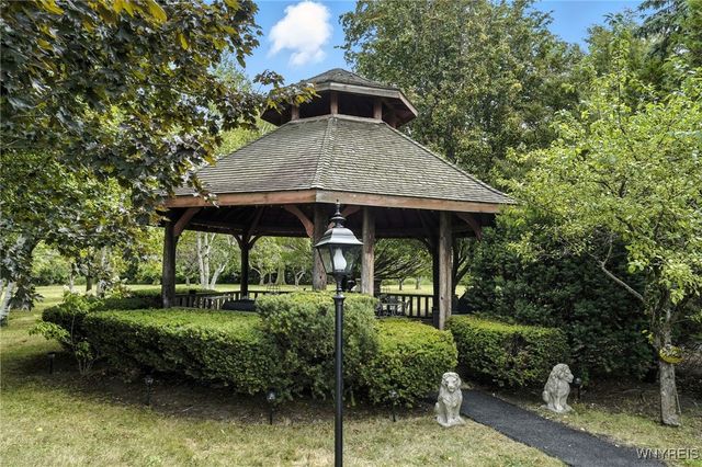 4261 Lake Shore Road, Hamburg, NY 14075