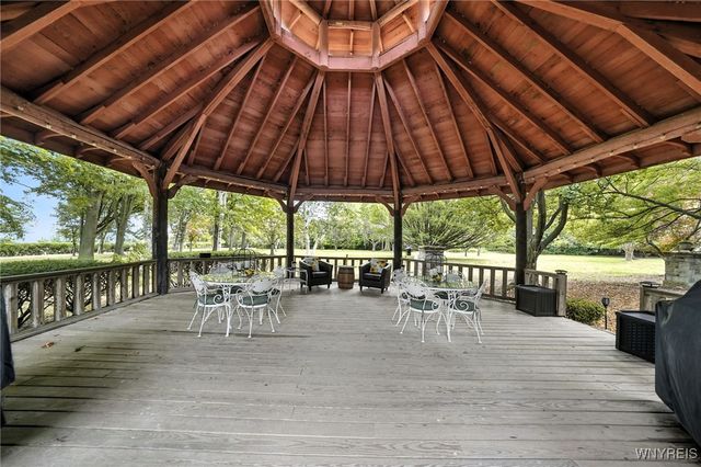 4261 Lake Shore Road, Hamburg, NY 14075