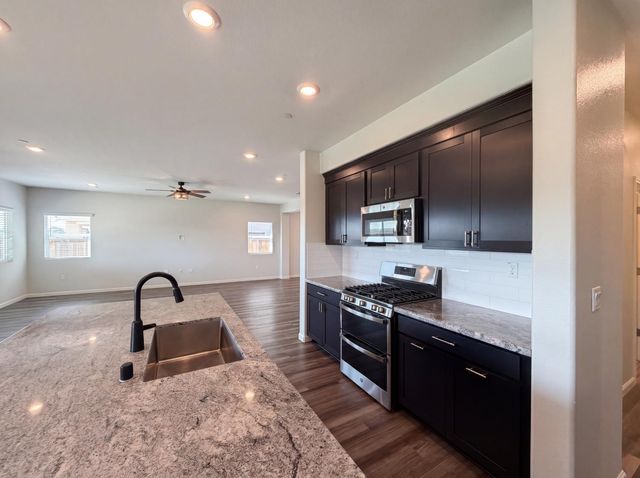 1187 Bordeaux Ct, Olivehurst, CA 95961