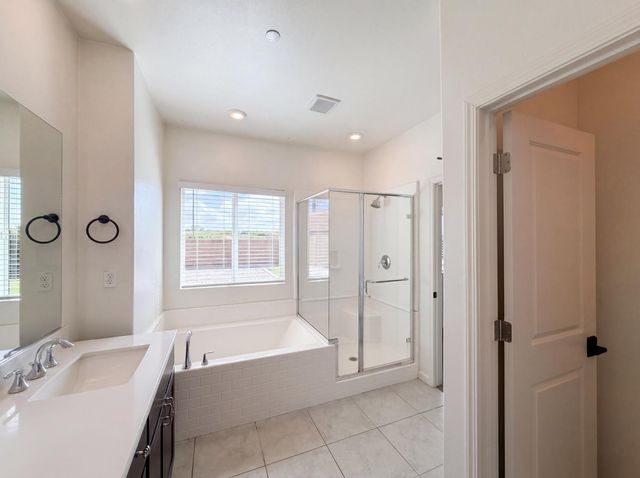 1187 Bordeaux Ct, Olivehurst, CA 95961