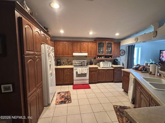 5021 PARETE Road S, Jacksonville, FL 32218