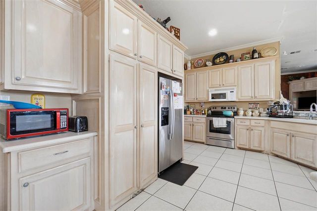 7710 Wyatt Lake Dr, Lawton, OK 73505