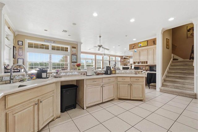 7710 Wyatt Lake Dr, Lawton, OK 73505