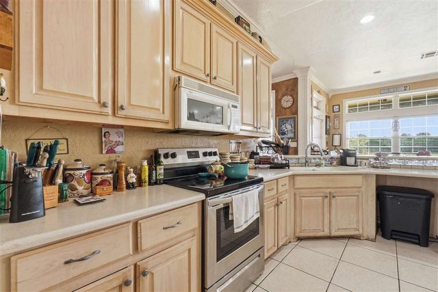 7710 Wyatt Lake Dr, Lawton, OK 73505