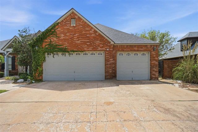 7710 Wyatt Lake Dr, Lawton, OK 73505