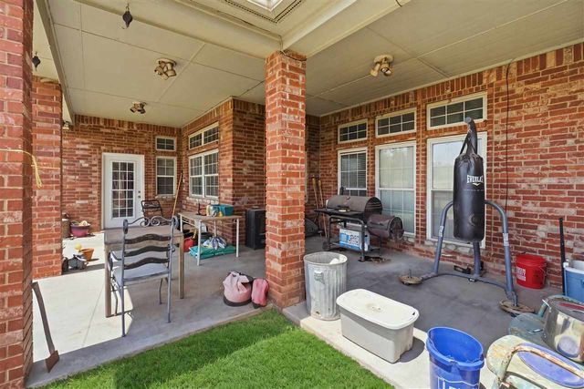 7710 Wyatt Lake Dr, Lawton, OK 73505