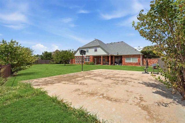 7710 Wyatt Lake Dr, Lawton, OK 73505
