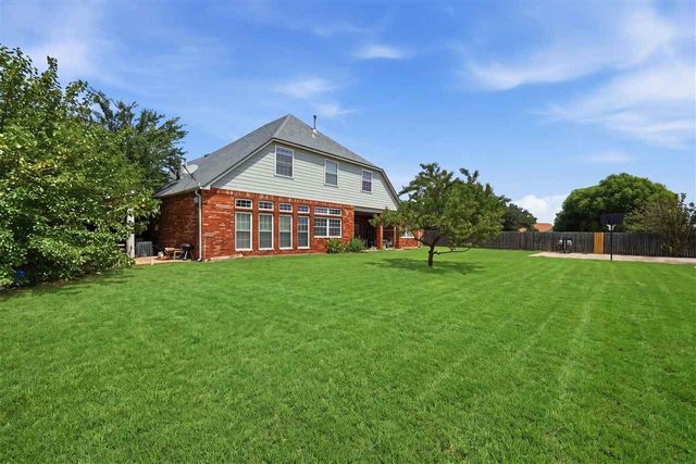 7710 Wyatt Lake Dr, Lawton, OK 73505